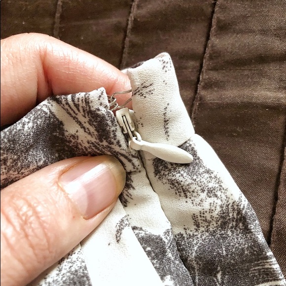 Black and white tropical pleated midi skirt - Picture 3 of 3